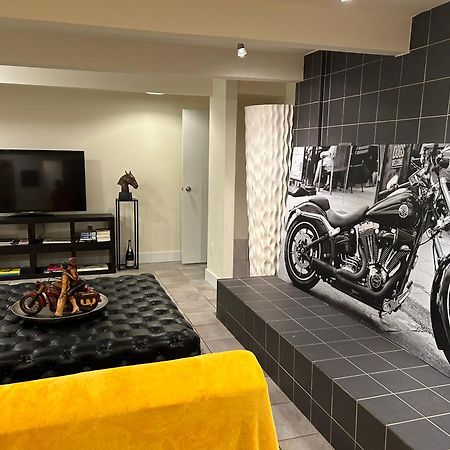 Cypress: Private Bedroom/Bathroom/Office, With Shared Pool, Hot Tub 北温哥华 外观 照片