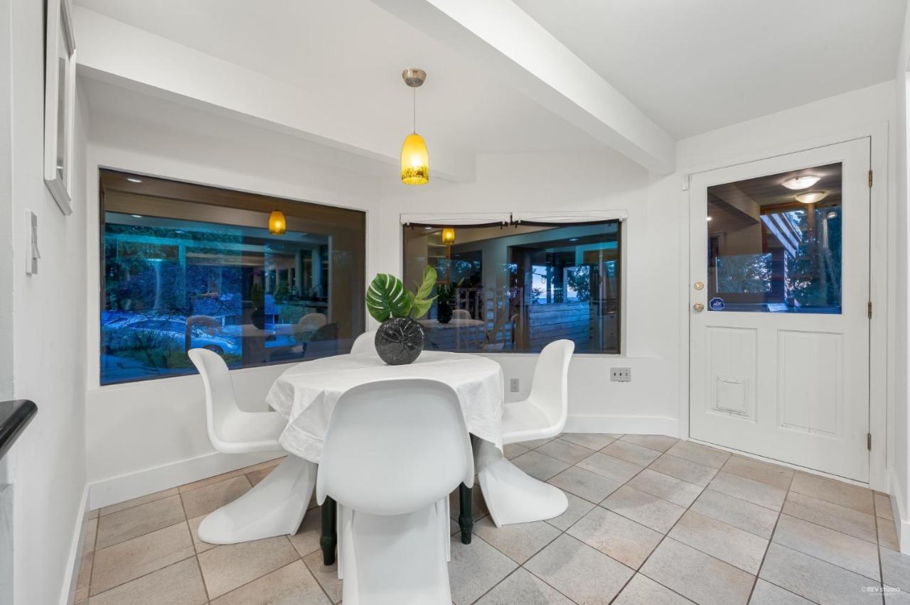 Cypress: Private Bedroom/Bathroom/Office, With Shared Pool, Hot Tub 北温哥华 外观 照片