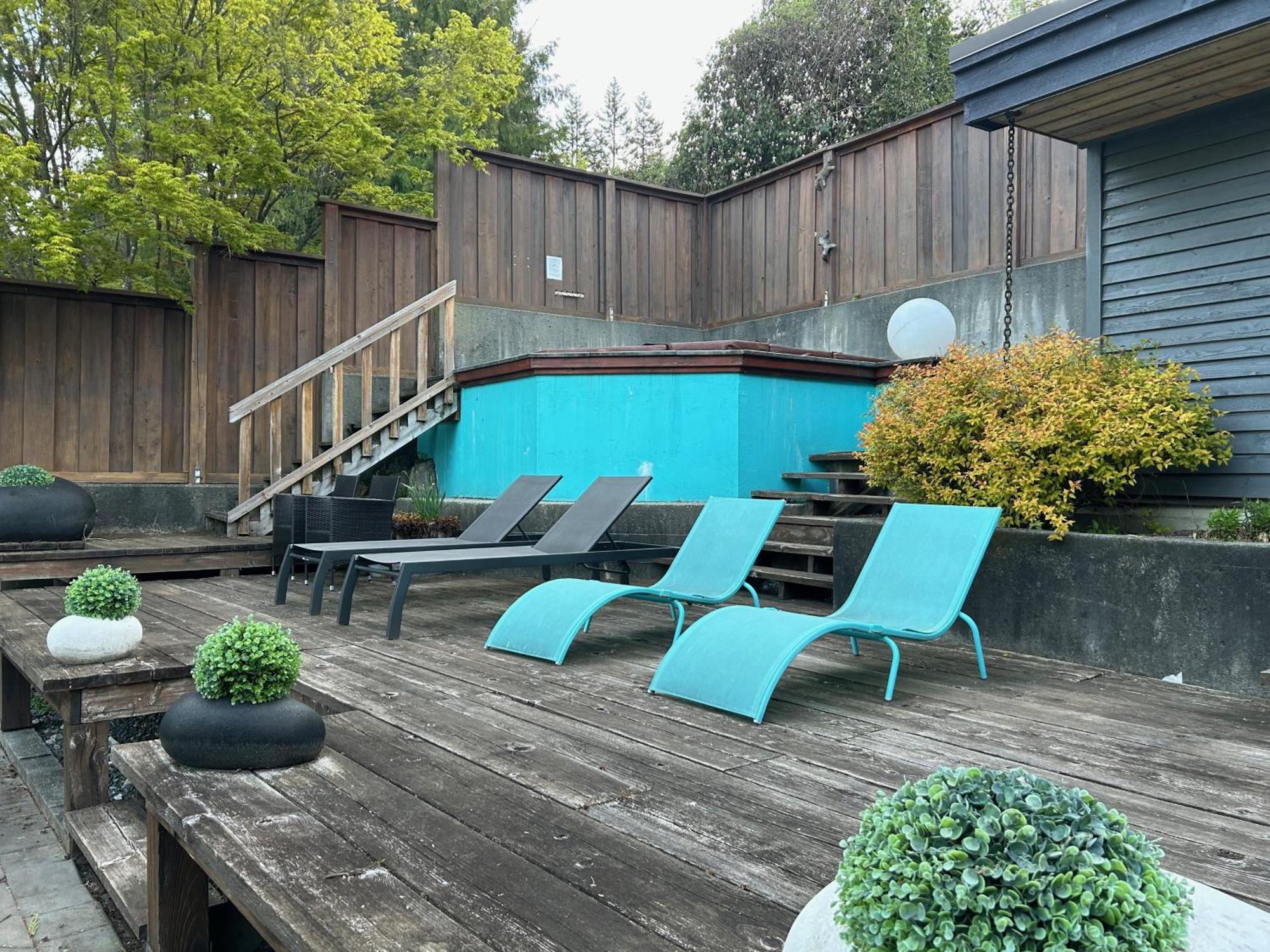 Cypress: Private Bedroom/Bathroom/Office, With Shared Pool, Hot Tub 北温哥华 外观 照片
