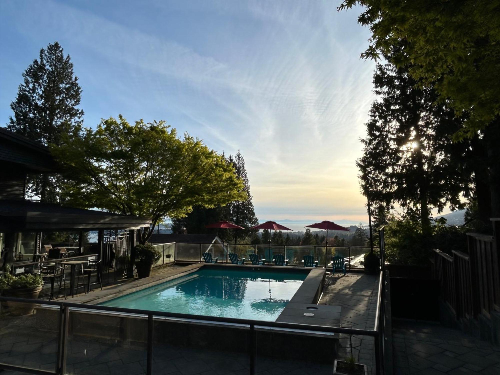 Cypress: Private Bedroom/Bathroom/Office, With Shared Pool, Hot Tub 北温哥华 外观 照片