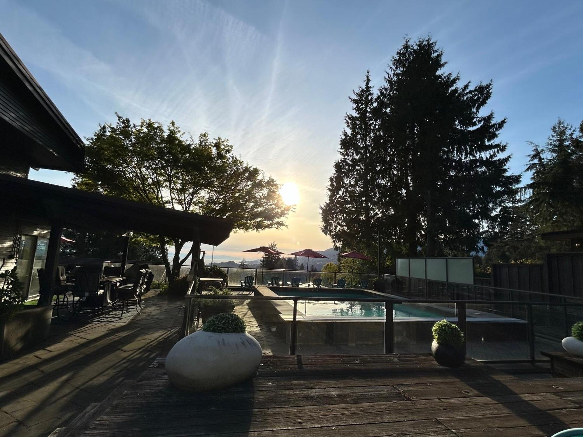 Cypress: Private Bedroom/Bathroom/Office, With Shared Pool, Hot Tub 北温哥华 外观 照片