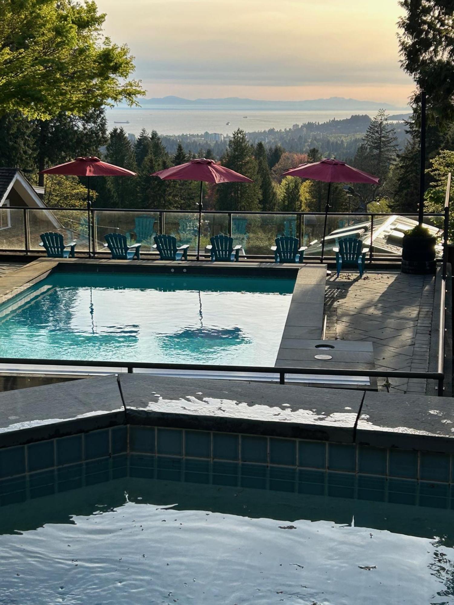 Cypress: Private Bedroom/Bathroom/Office, With Shared Pool, Hot Tub 北温哥华 外观 照片