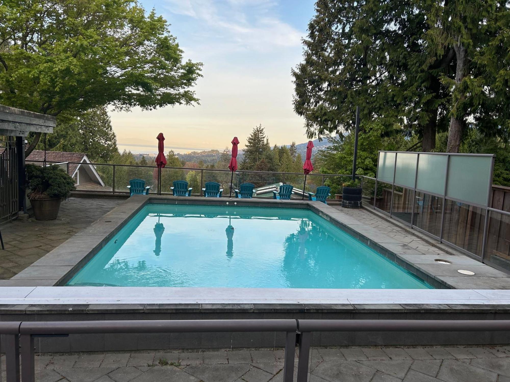 Cypress: Private Bedroom/Bathroom/Office, With Shared Pool, Hot Tub 北温哥华 外观 照片