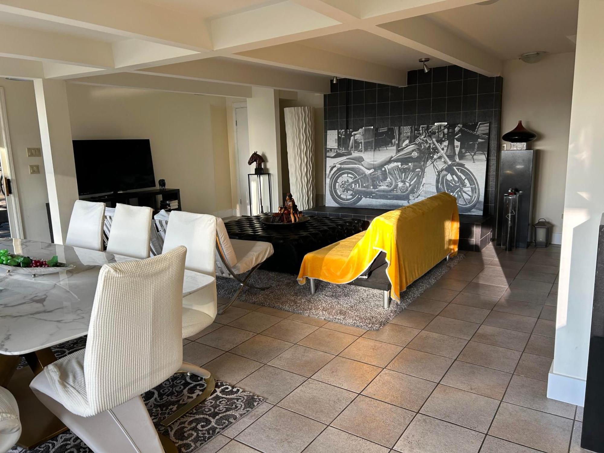 Cypress: Private Bedroom/Bathroom/Office, With Shared Pool, Hot Tub 北温哥华 外观 照片