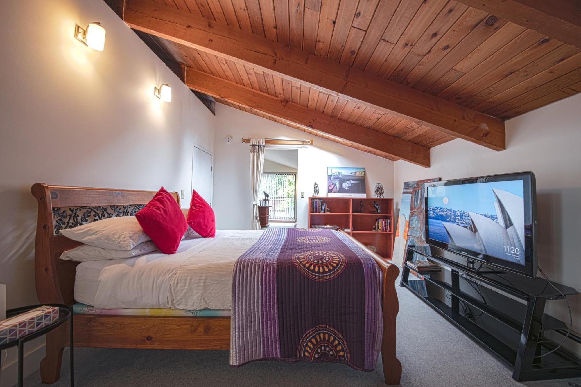Cypress: Private Bedroom/Bathroom/Office, With Shared Pool, Hot Tub 北温哥华 外观 照片