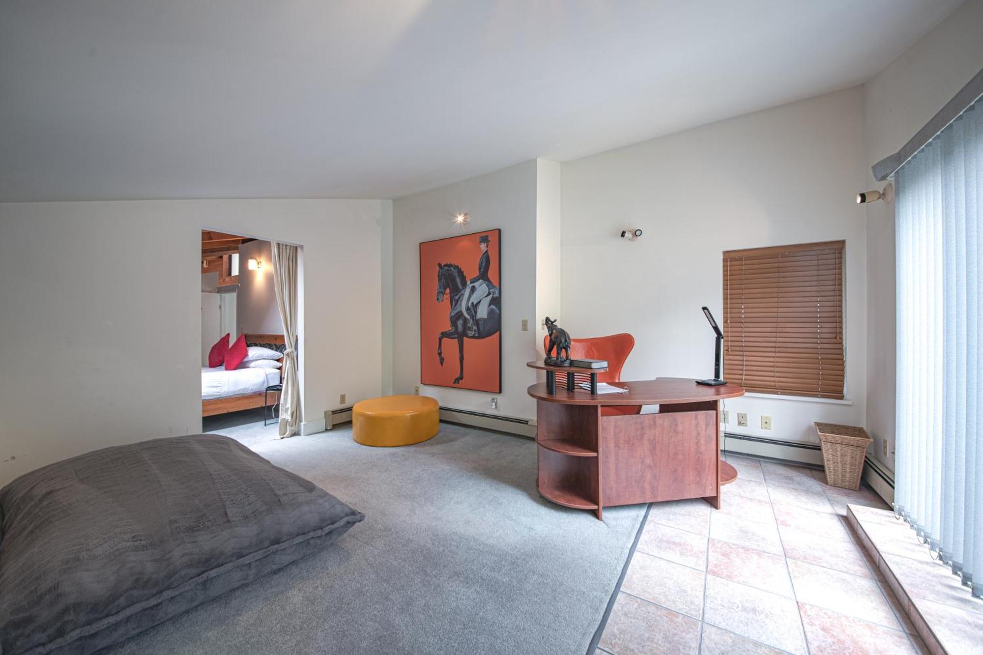 Cypress: Private Bedroom/Bathroom/Office, With Shared Pool, Hot Tub 北温哥华 外观 照片