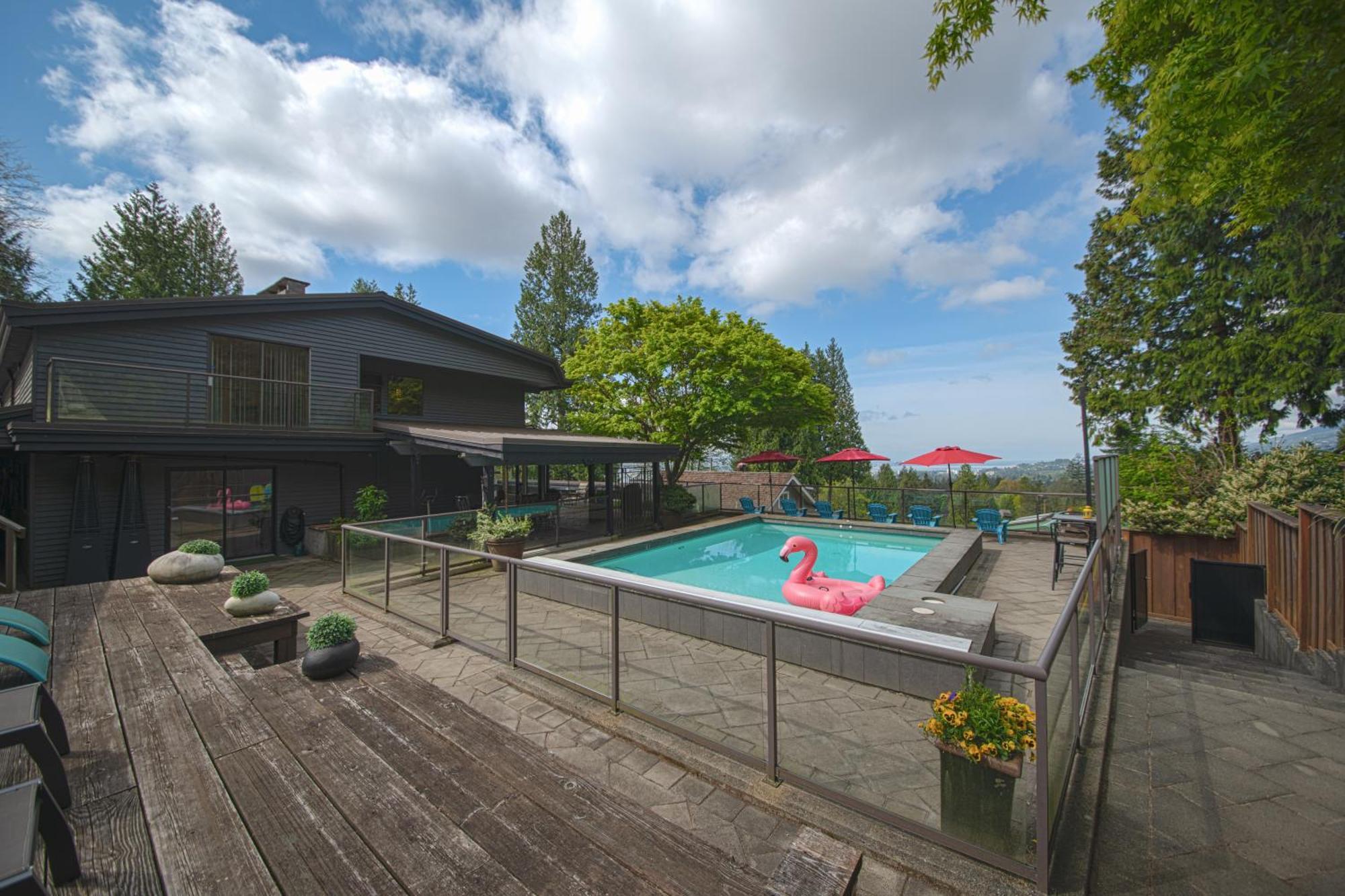 Cypress: Private Bedroom/Bathroom/Office, With Shared Pool, Hot Tub 北温哥华 外观 照片