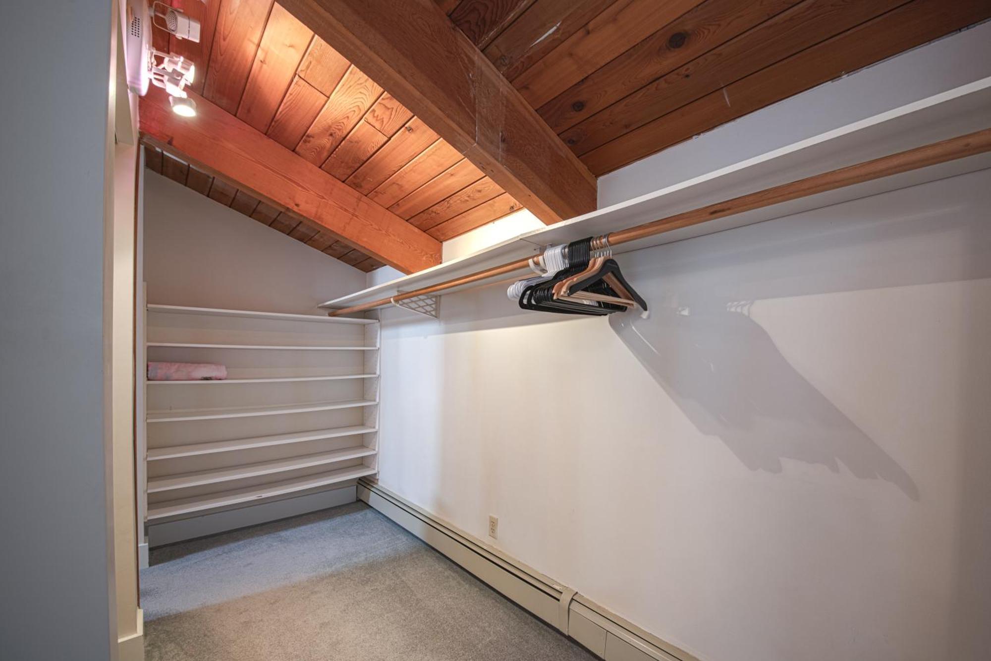 Cypress: Private Bedroom/Bathroom/Office, With Shared Pool, Hot Tub 北温哥华 外观 照片