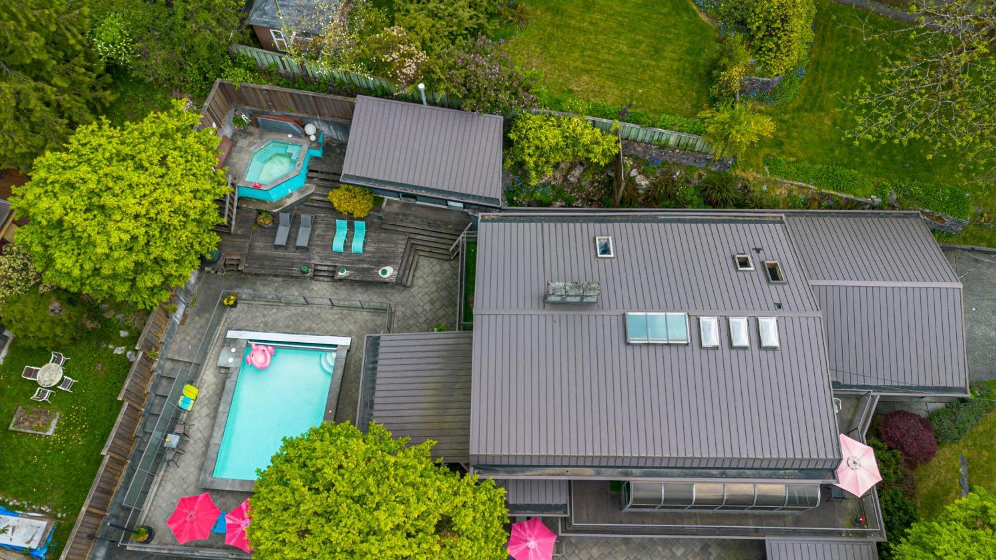 Cypress: Private Bedroom/Bathroom/Office, With Shared Pool, Hot Tub 北温哥华 外观 照片