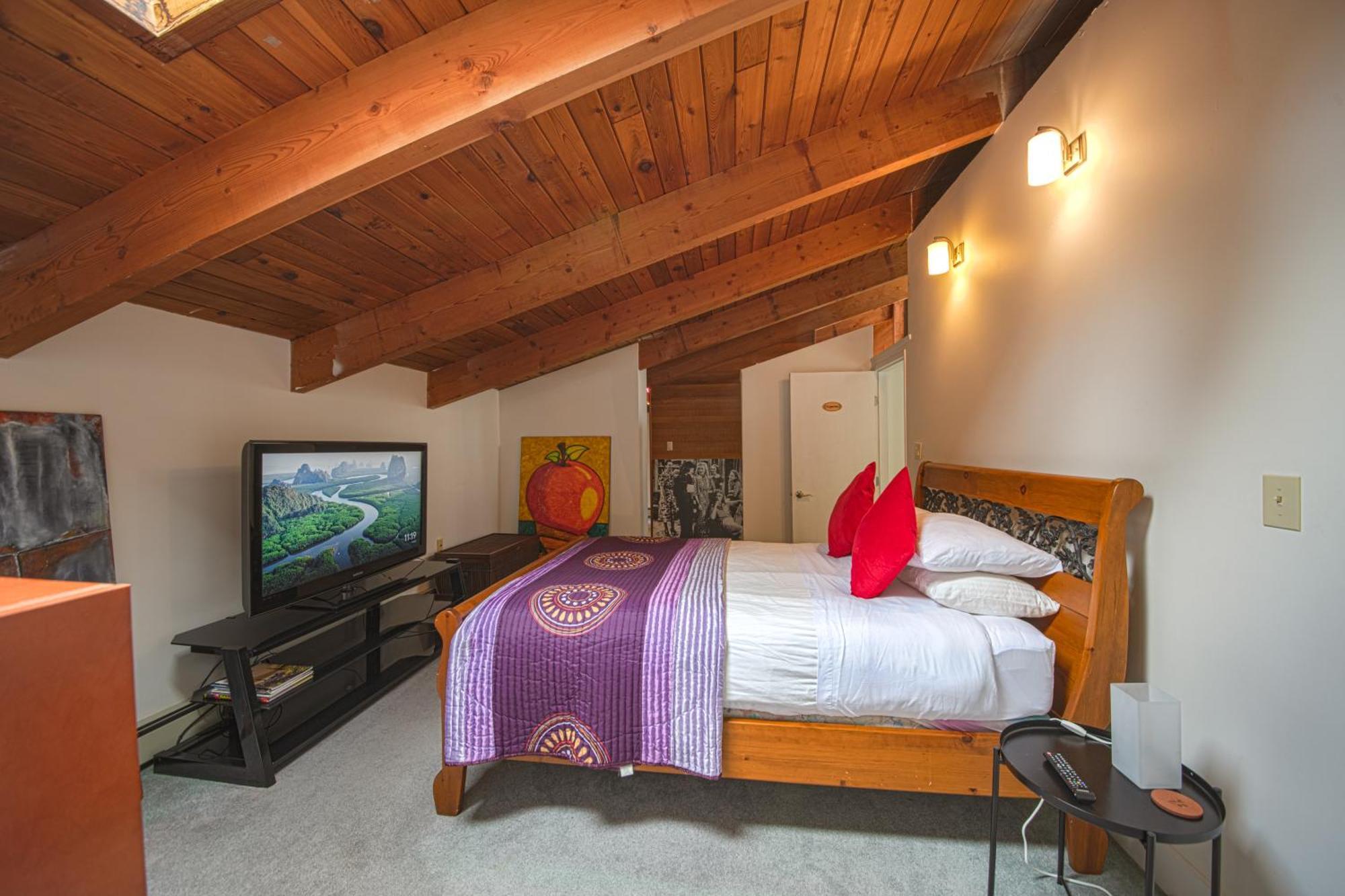Cypress: Private Bedroom/Bathroom/Office, With Shared Pool, Hot Tub 北温哥华 外观 照片