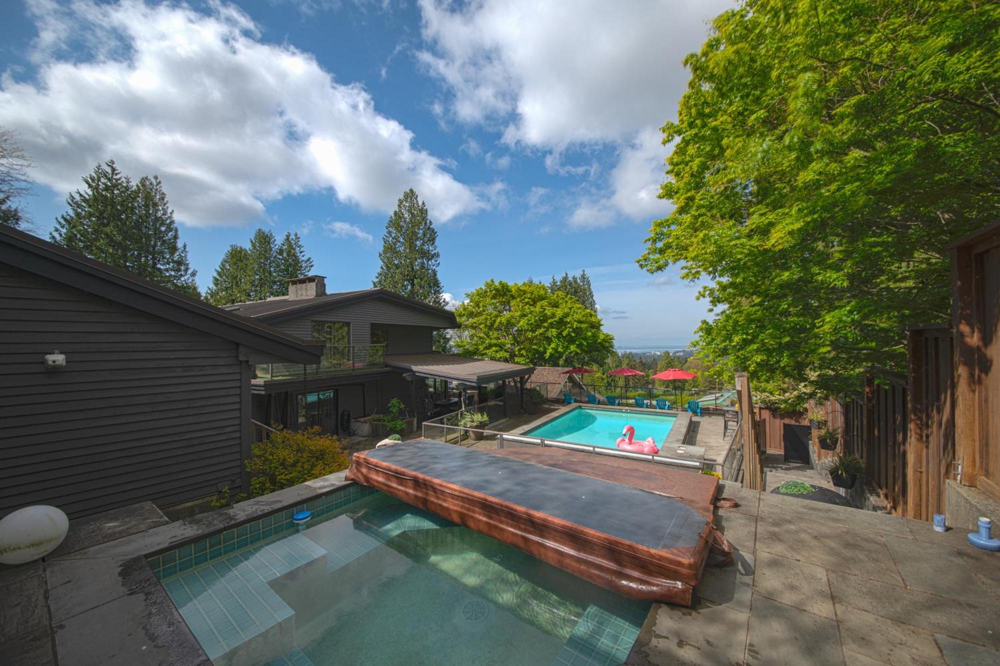 Cypress: Private Bedroom/Bathroom/Office, With Shared Pool, Hot Tub 北温哥华 外观 照片