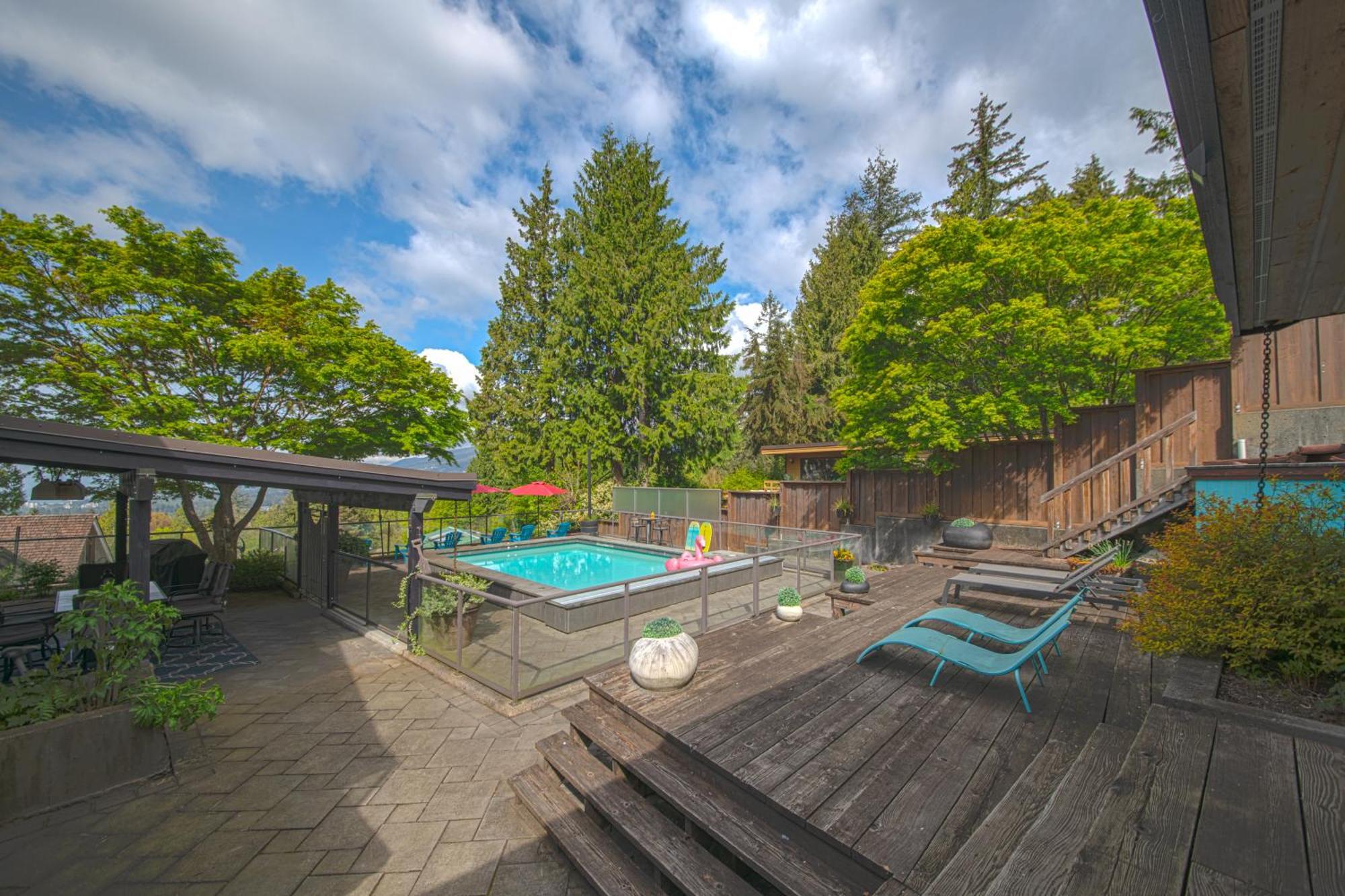 Cypress: Private Bedroom/Bathroom/Office, With Shared Pool, Hot Tub 北温哥华 外观 照片