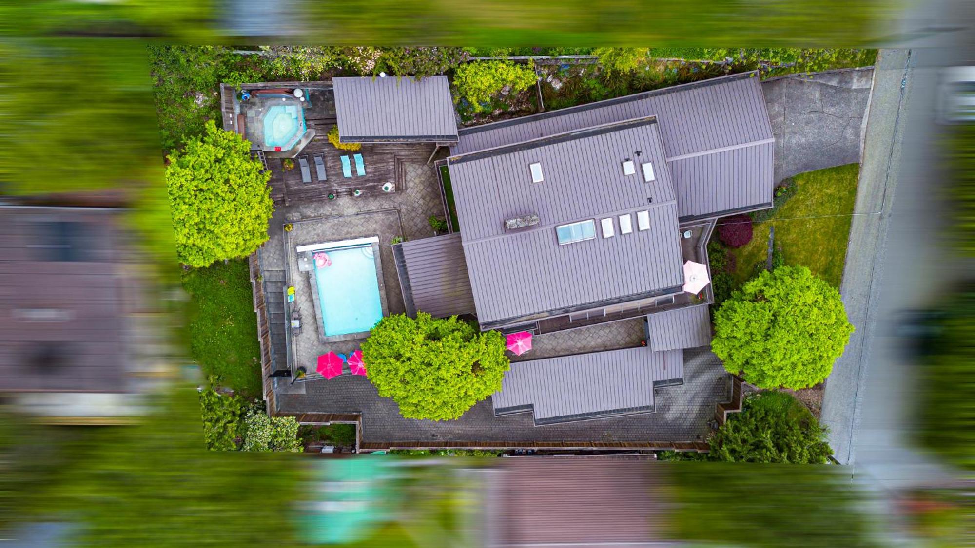 Cypress: Private Bedroom/Bathroom/Office, With Shared Pool, Hot Tub 北温哥华 外观 照片